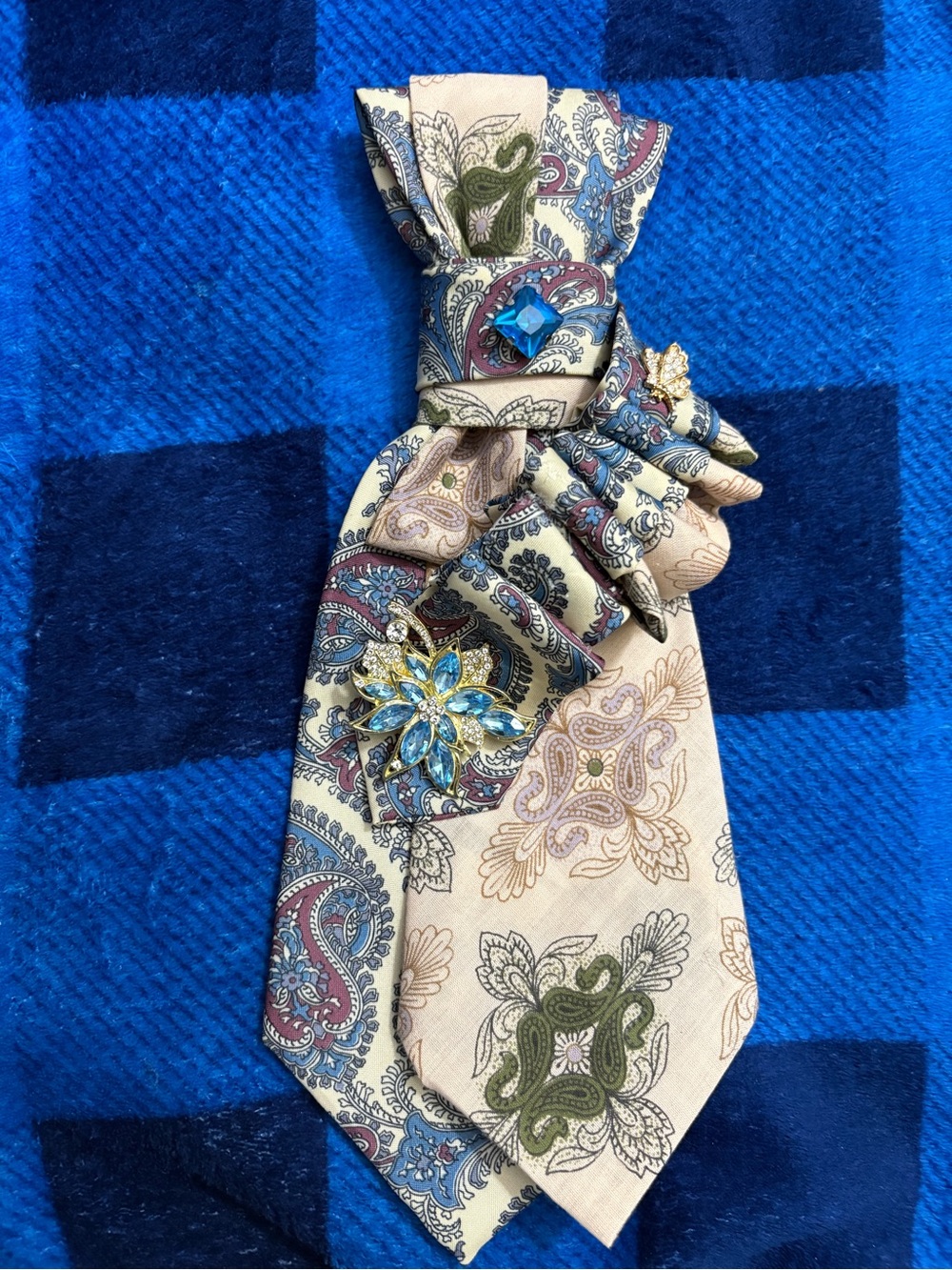 Decorative Paisley Tie-In Napkin Ring with Blue Accents